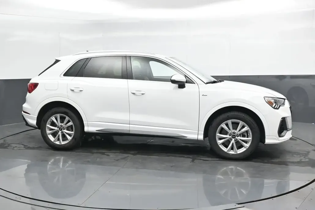 2023 Audi Q3 Premium S line photo 1