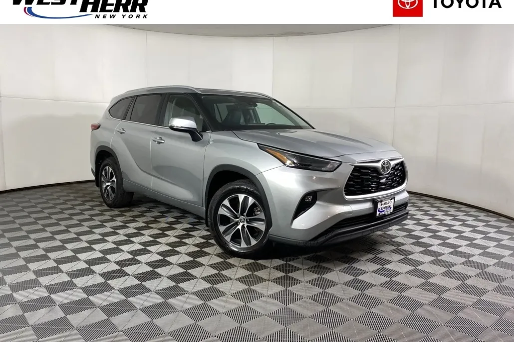 2023 Toyota Highlander XLE photo 1