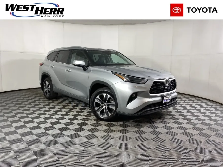 2023 Toyota Highlander XLE photo 1