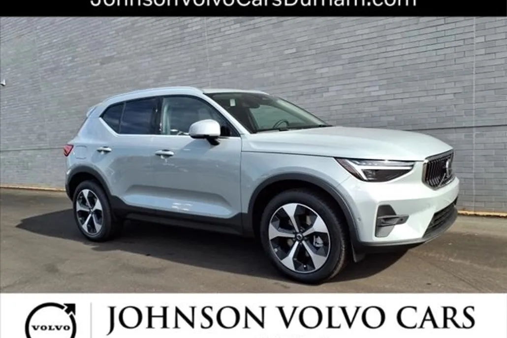 2025 Volvo XC40 Plus photo 1