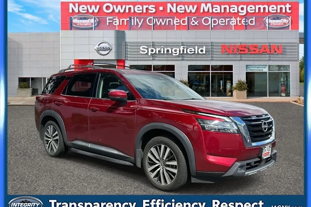 2022 Nissan Pathfinder Platinum photo 1