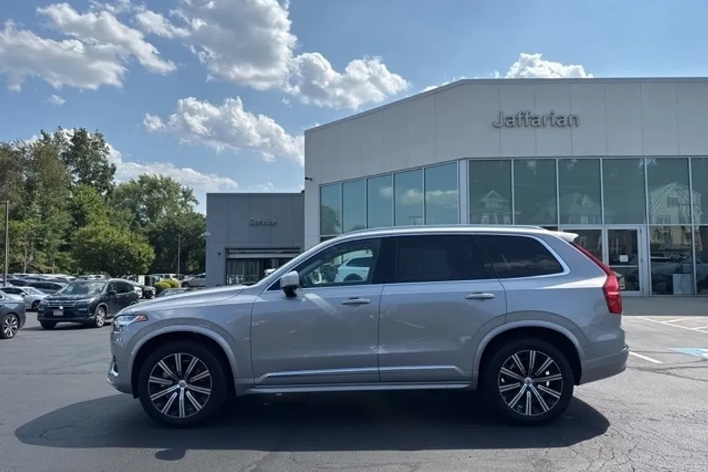 2025 Volvo XC90 B5 Plus photo 1