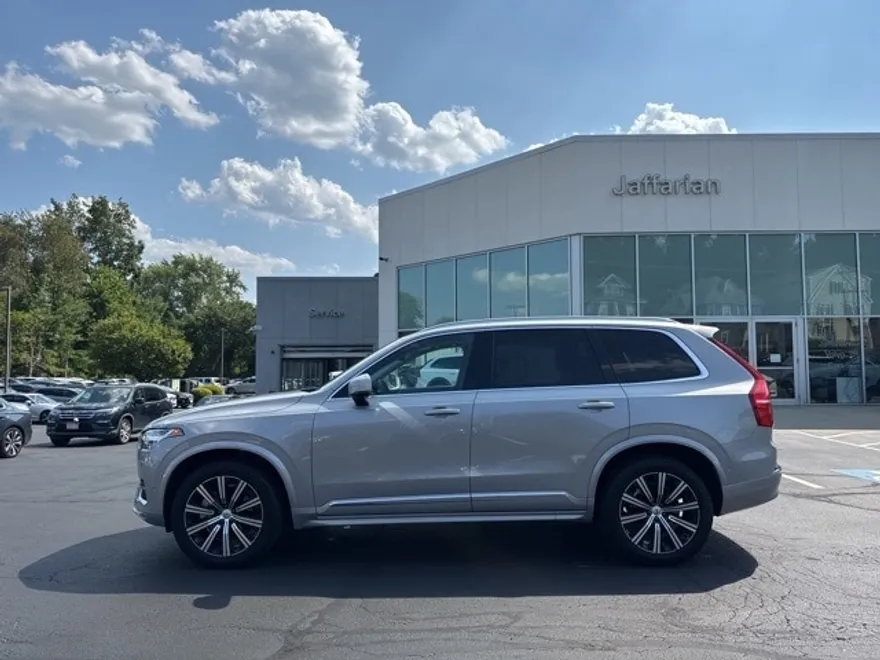 2025 Volvo XC90 B5 Plus photo 1