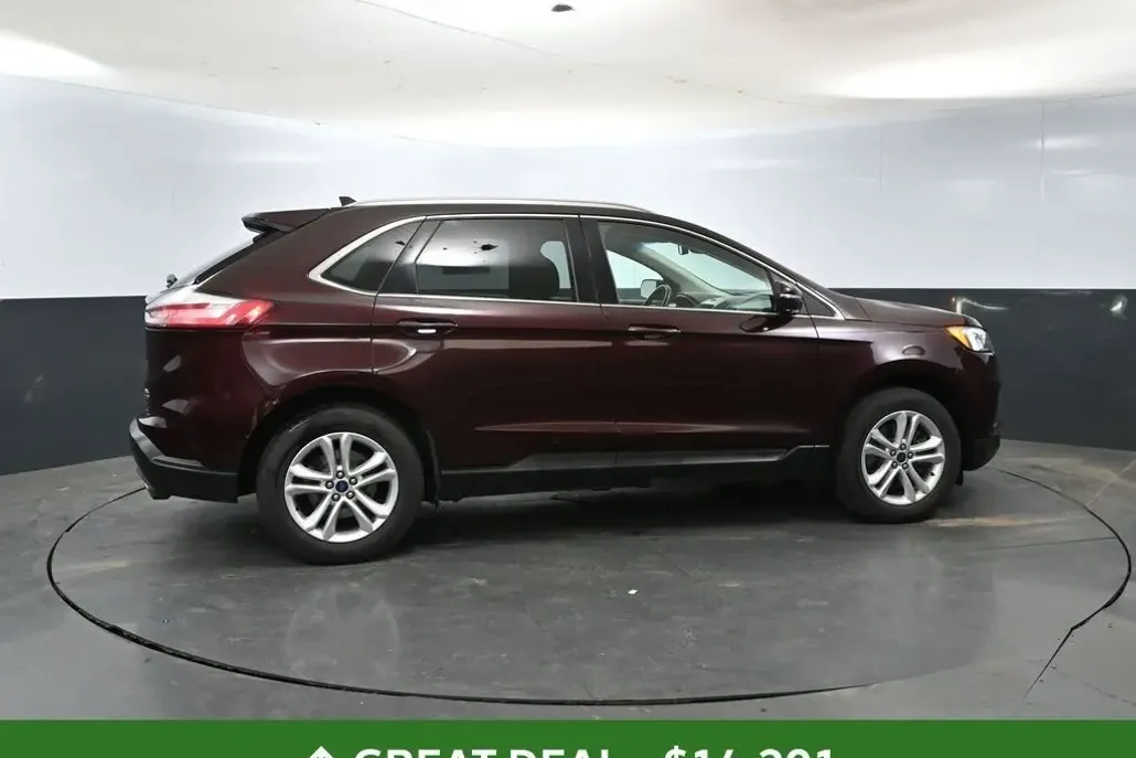 2019 Ford Edge SEL photo 1