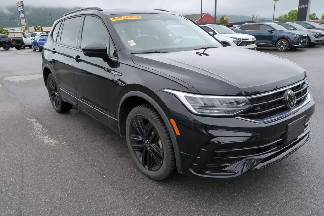 2022 Volkswagen Tiguan SE R-Line Black photo 1