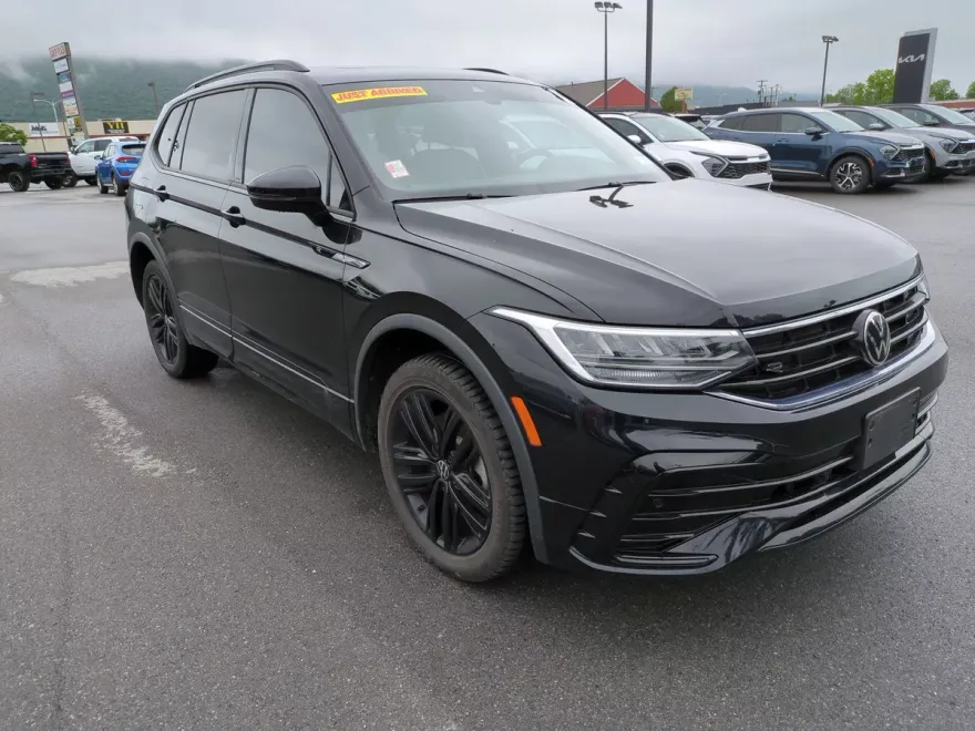 2022 Volkswagen Tiguan SE R-Line Black photo 1