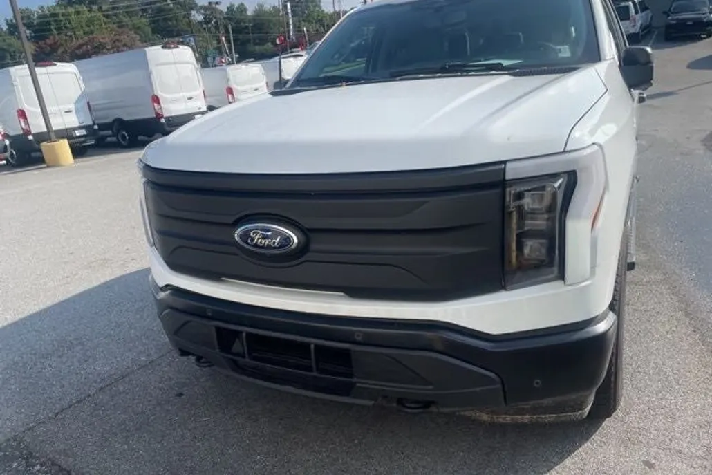 2023 Ford F-150 Lightning photo 1