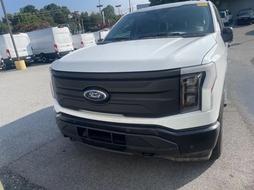 2023 Ford F-150 Lightning photo 1