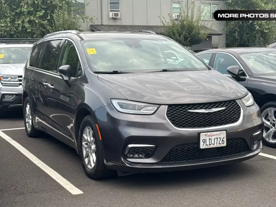 2021 Chrysler Pacifica Touring L photo 1