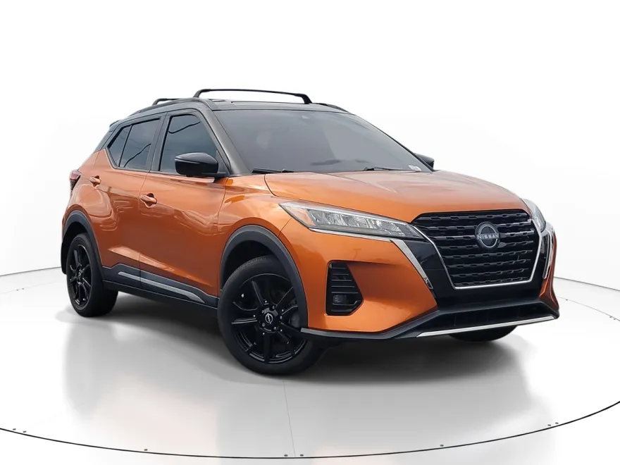 2022 Nissan Kicks SR photo 1