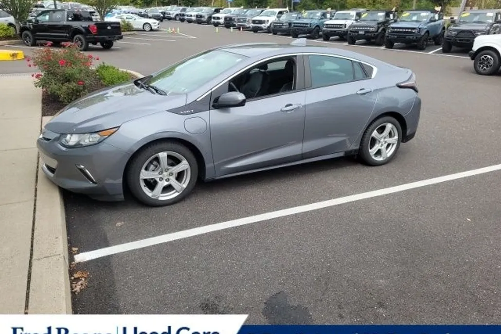 2018 Chevrolet Volt LT photo 1