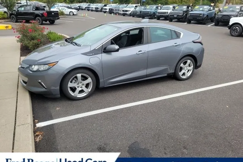 2018 Chevrolet Volt LT photo 1