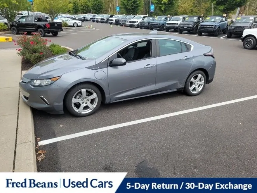 2018 Chevrolet Volt LT photo 1