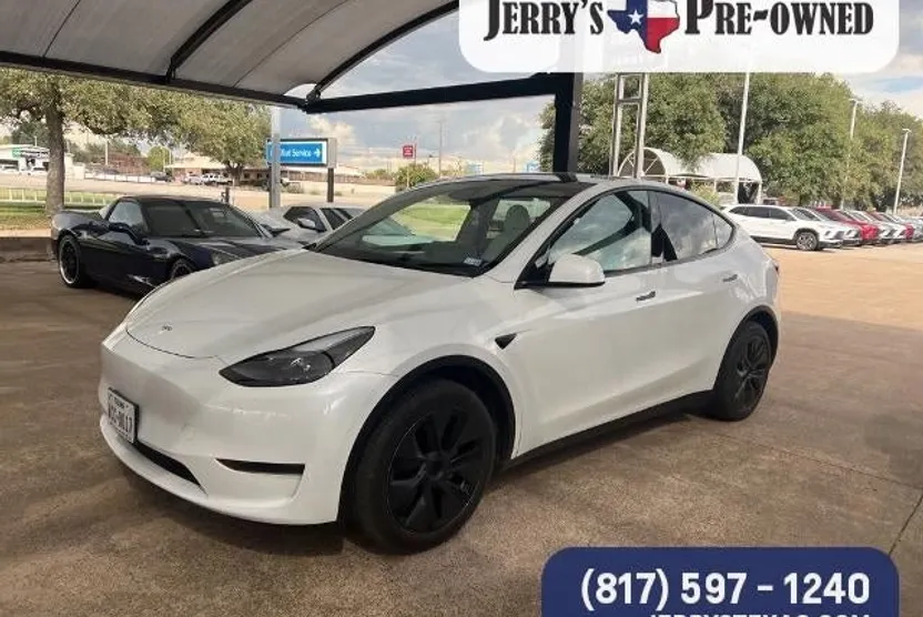 2025 Tesla Model Y Long Range photo 1