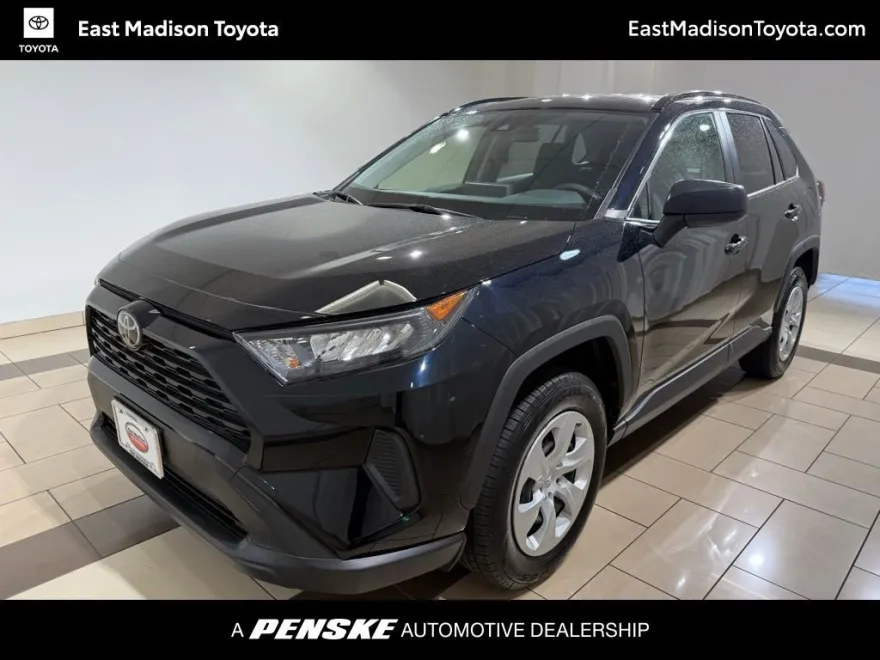 2019 Toyota RAV4 LE photo 1