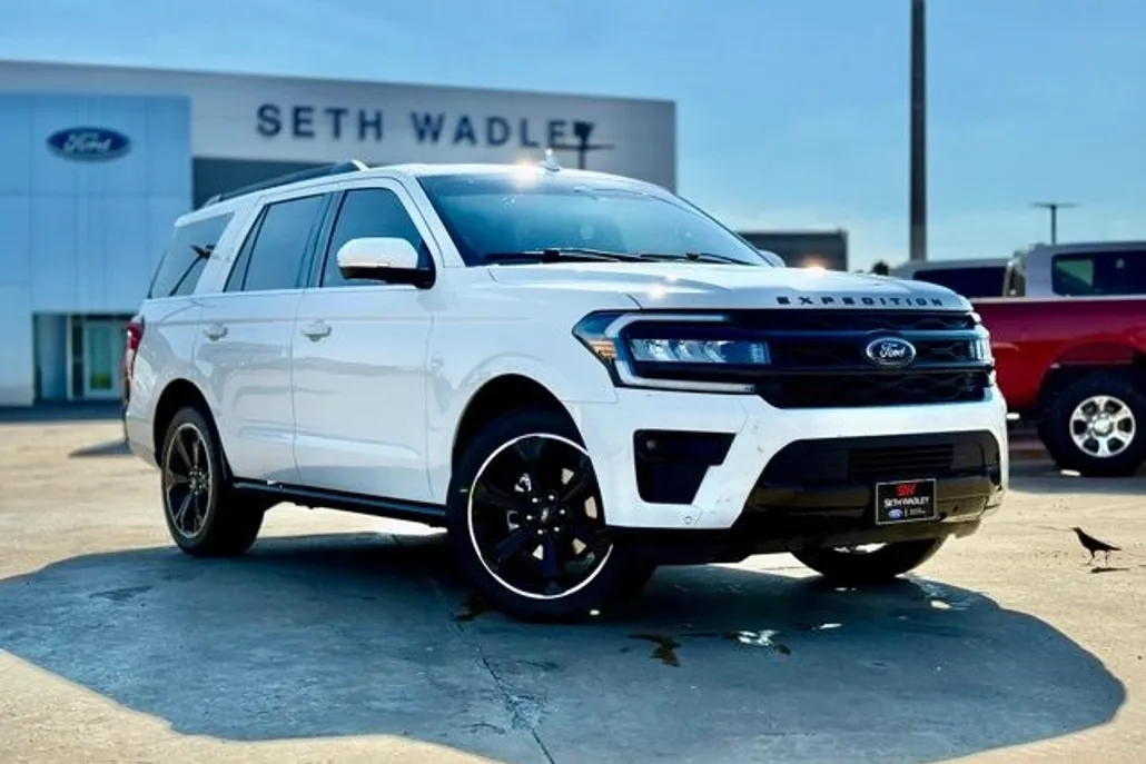 2022 Ford Expedition Limited photo 1