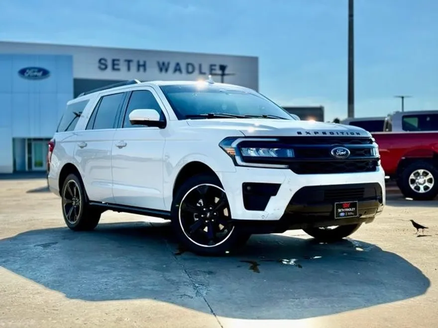 2022 Ford Expedition Limited photo 1