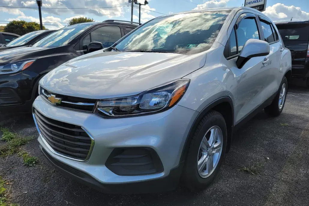 2021 Chevrolet Trax LS photo 1