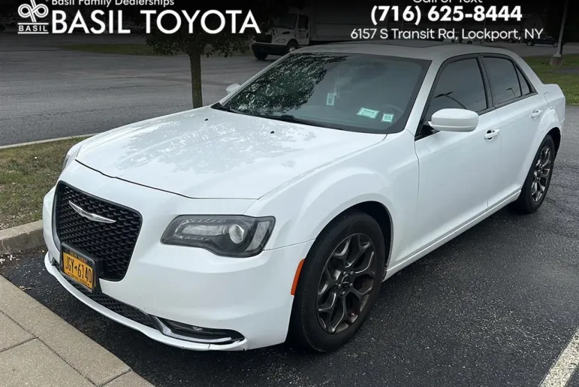 2015 Chrysler 300 S photo 1