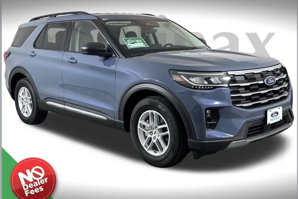 2025 Ford Explorer photo 1