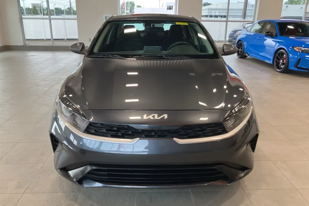 2022 Kia Forte LXS photo 1