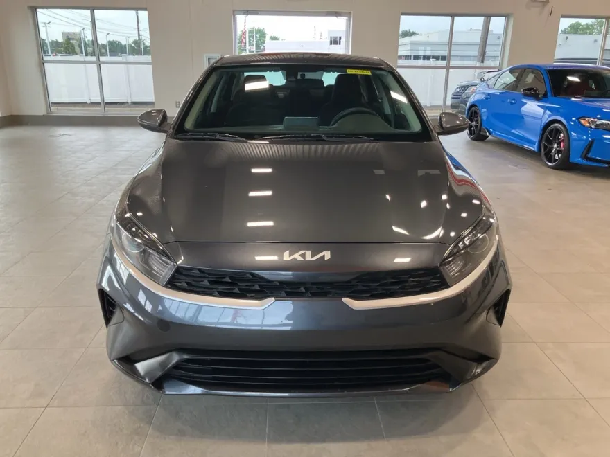 2022 Kia Forte LXS photo 1