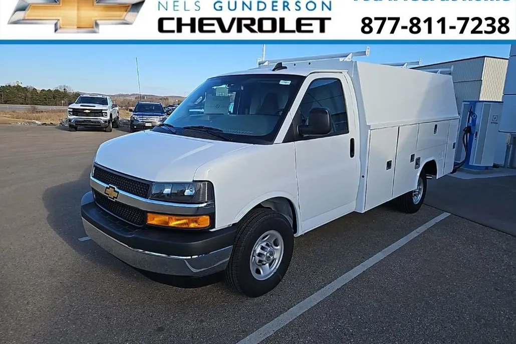 2025 Chevrolet Express Cutaway 3500 photo 1