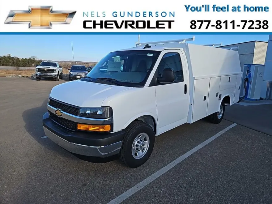 2025 Chevrolet Express Cutaway 3500 photo 1