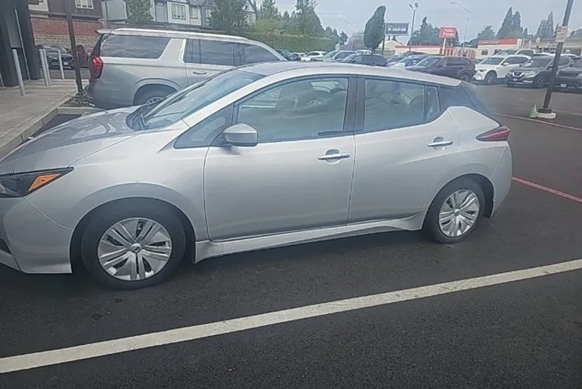 2021 Nissan Leaf S photo 1