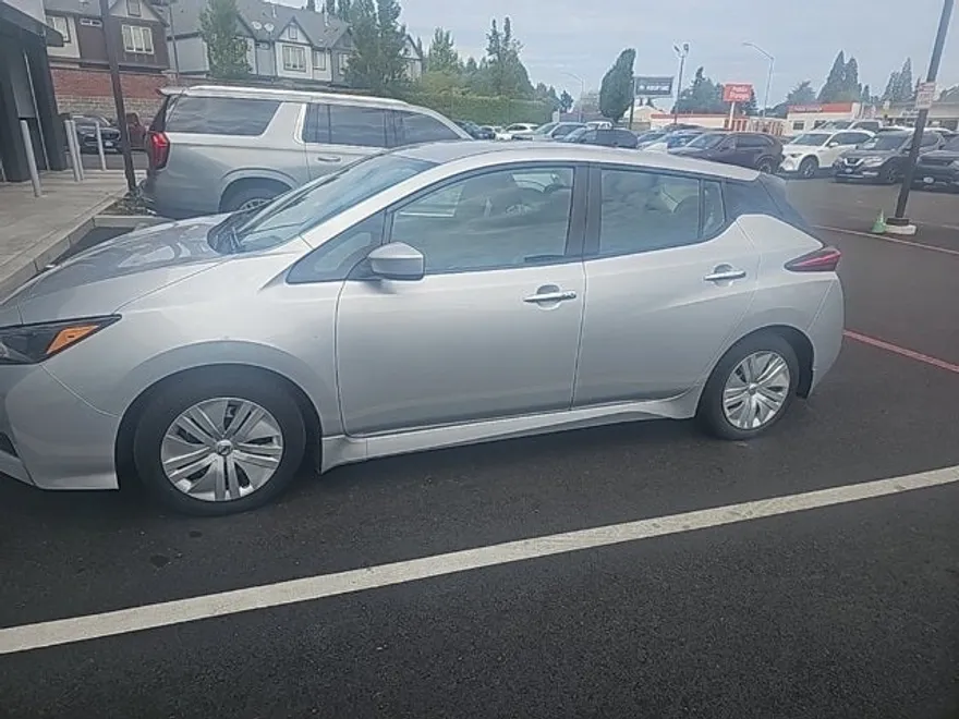 2021 Nissan Leaf S photo 1