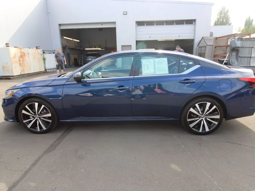 2021 Nissan Altima 2.5 SR photo 1