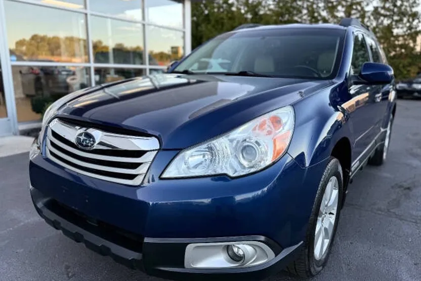 2011 Subaru Outback 2.5i Premium photo 1