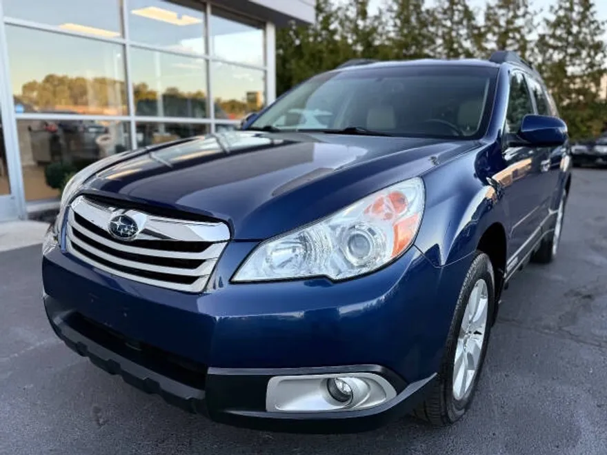2011 Subaru Outback 2.5i Premium photo 1