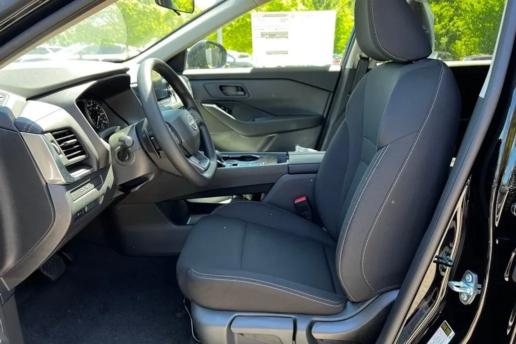 2025 Nissan Rogue S photo 1