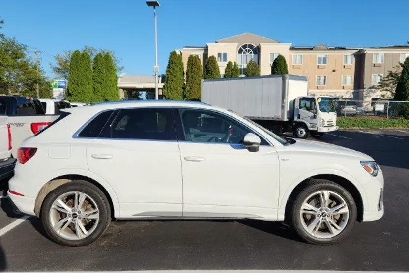 2021 Audi Q3 Premium Plus S line photo 1