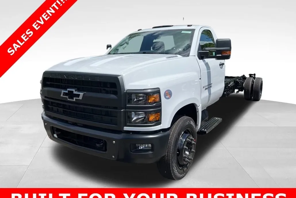 2024 Chevrolet Silverado 6500HD Work Truck photo 1