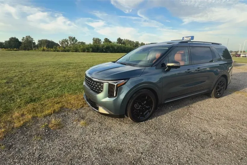 2025 Kia Carnival SX Prestige photo 1