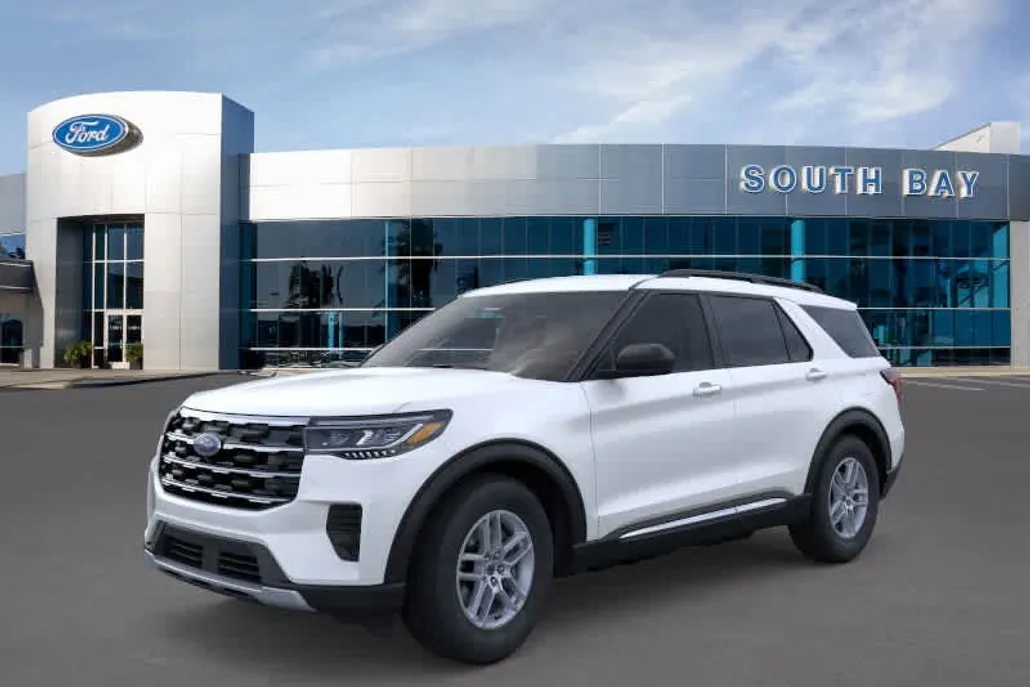 2025 Ford Explorer photo 1