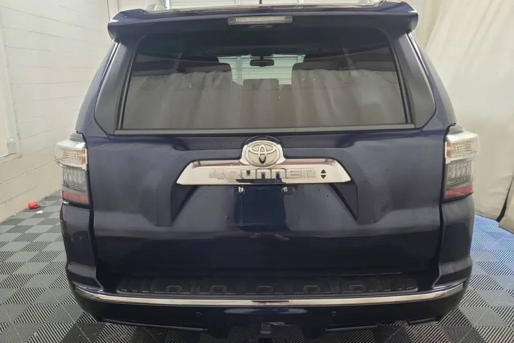 2016 Toyota 4Runner Limited photo 1