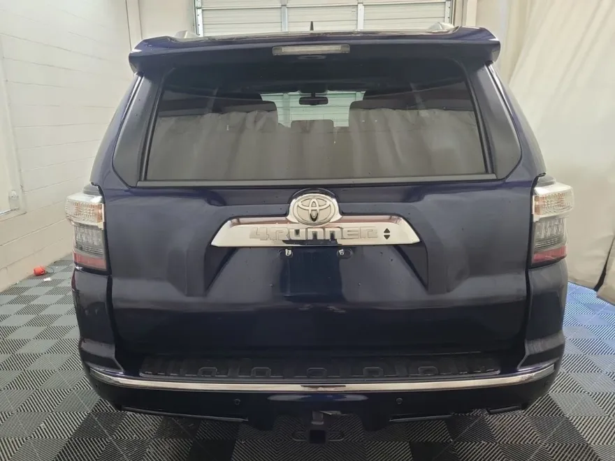 2016 Toyota 4Runner Limited photo 1