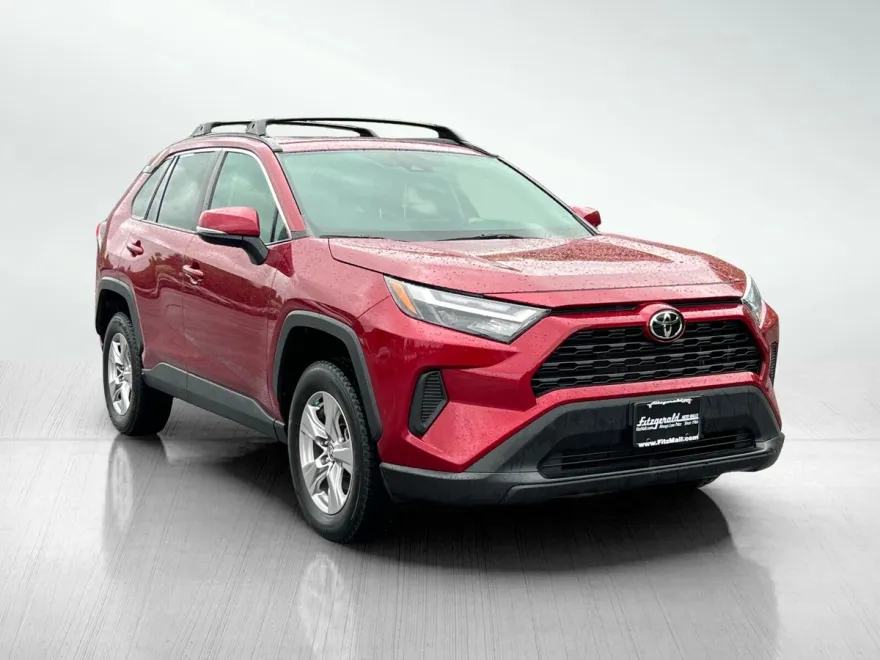 2023 Toyota RAV4 XLE photo 1