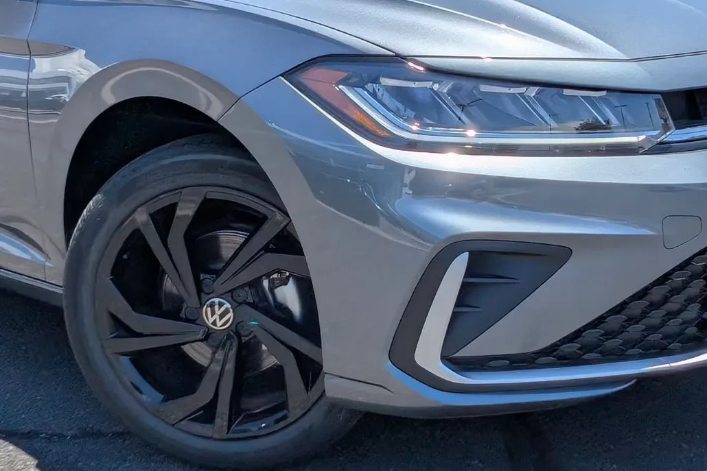 2025 Volkswagen Jetta 1.5T SE photo 1