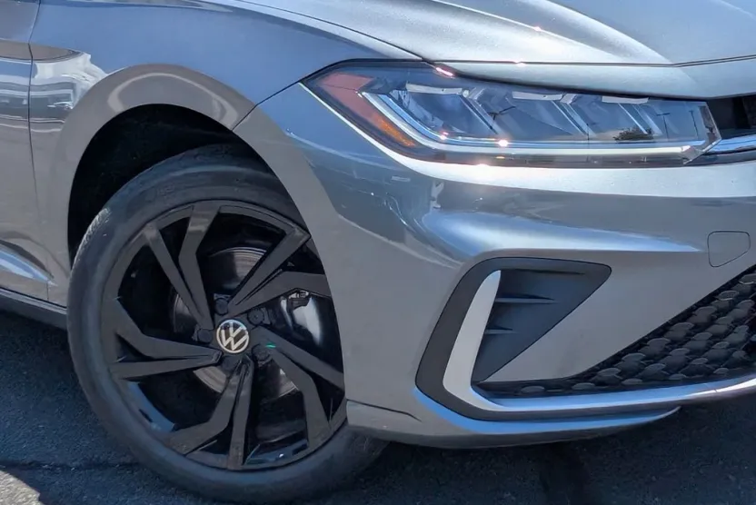 2025 Volkswagen Jetta 1.5T SE photo 1