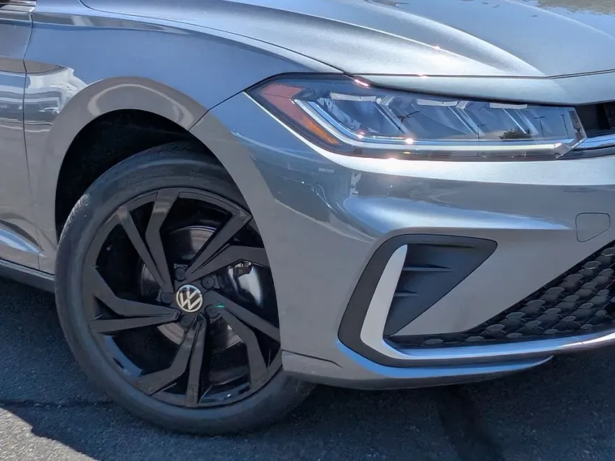 2025 Volkswagen Jetta 1.5T SE photo 1