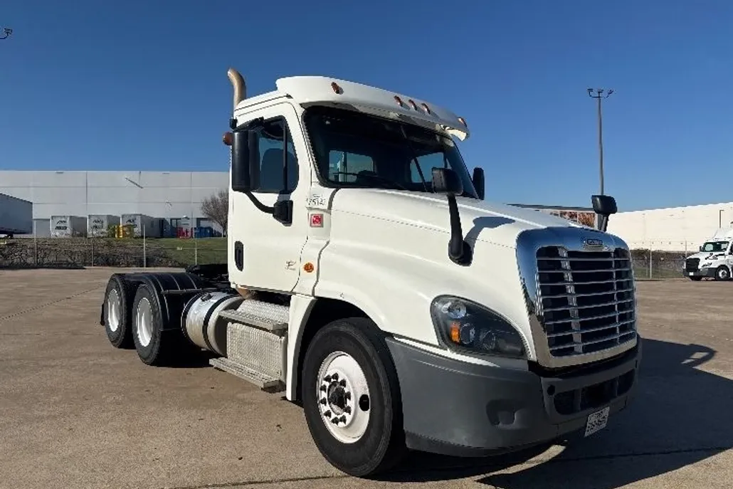 2018 Freightliner Cascadia 125" Sleeper Cab photo 1