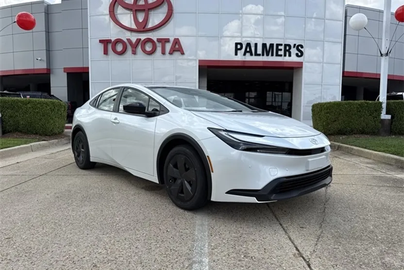 2025 Toyota Prius LE photo 1