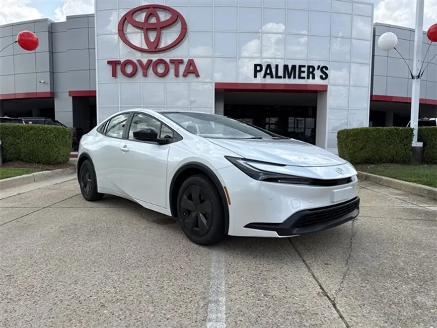 2025 Toyota Prius LE photo 1