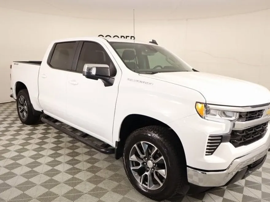 2024 Chevrolet Silverado 1500 LT photo 1