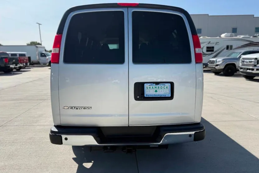 2019 Chevrolet Express LT 3500 photo 1
