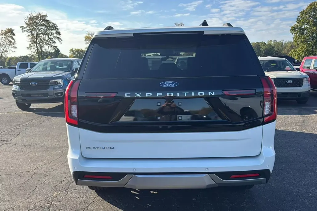 2025 Ford Expedition Platinum photo 1